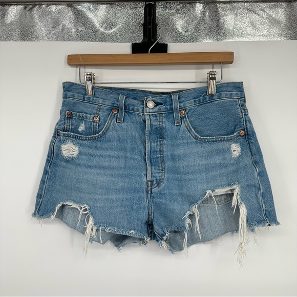 Levis 501 Medium Wash Distressed Denim Shorts Sz 28 - Picture 1 of 7